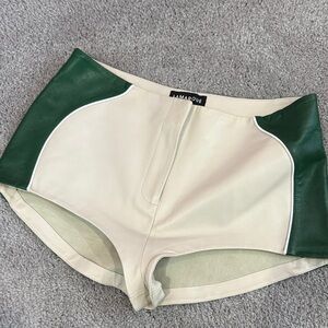 LAMARQUE High Waist Cream and Green Shorts